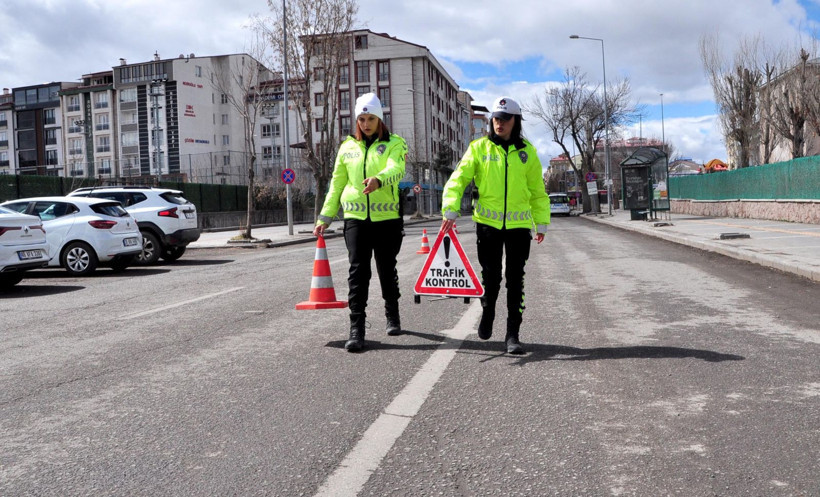 Bir ilin trafiği kadın polislere emanet: Kars’ın gizli kahramanları - Resim: 11