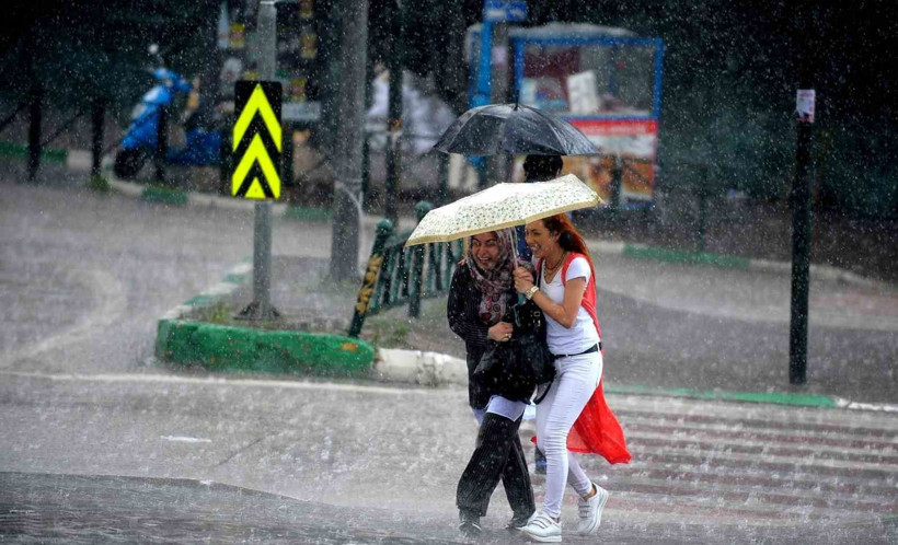 Meteoroloji tarih vererek şehir şehir uyardı: Sıcaklık düşüyor, gök gürültüsü sağanak geliyor - Resim: 12