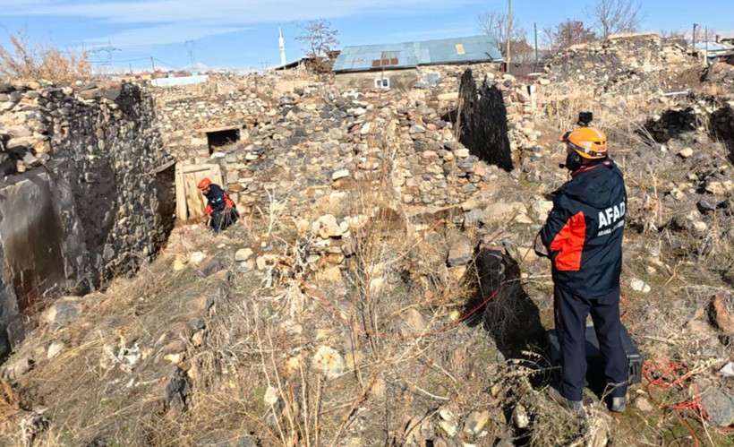 Çöken çatıda zamana karşı yarış: Enkaz altında can pazarı: Erzurum’da nefes kesen anlar - Resim: 1
