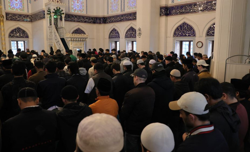 Japonya'da Bayram Namazı tam beş kez kılındı - Resim : 1