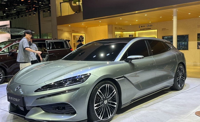 Dünyanın en uzun menzilli elektrikli otomobili tanıtıldı: Tam bir teknoloji harikası... - Resim: 9