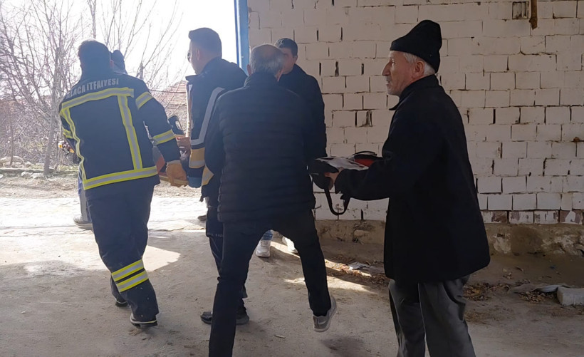 Buğday deposunda dehşet dolu anlar: Birinin parmakları koptu, diğer enkaz altında kaldı: Ekipler zamanla yarıştı - Resim : 1