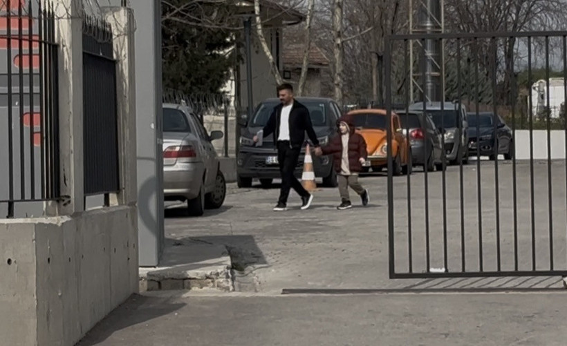 Alman anne ile T&uuml;rk oğlunun 7 yıllık hasret bitti: Nazar, ilk kez o s&ouml;z&uuml; s&ouml;yledi: Buluşma anında neler yaşandı? - Resim : 1