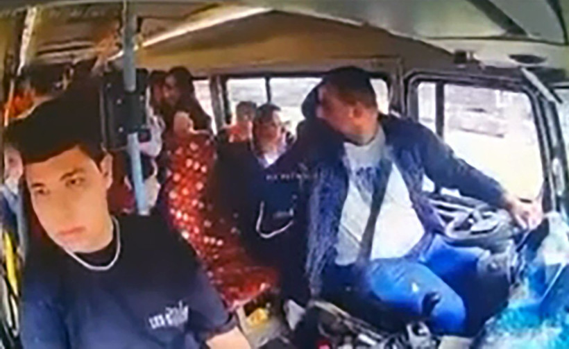 Direksiyon başında muhabbet kazayı getirdi: Adana’da can pazarı - Resim: 1