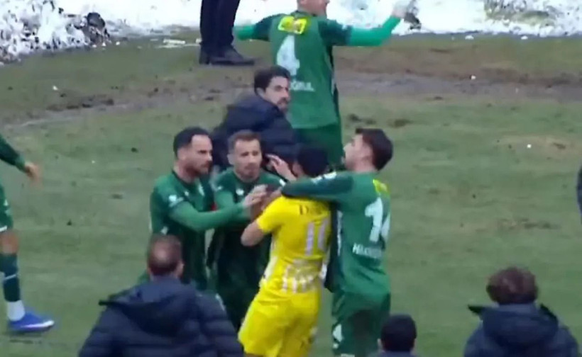 Şampiyonluk maçında futbol sahası karıştı: Türkiye'nin efsanesi adım adım... - Resim: 6