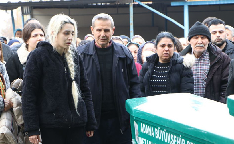 Çocuklarının tabutuna sarılan annenin feryadı: ‘onları kimseye bırakmam’: Yürekleri dağladı - Resim : 3