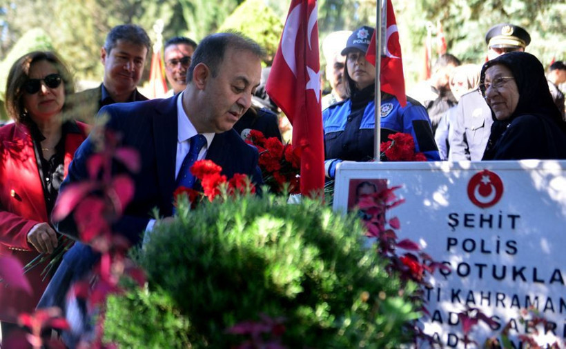 Şehitlikteki yazıyı okuyanlar gözyaşlarına hakim olmadı: Yusuf görmediği babasını ‘kral’ ilan etti - Resim: 8