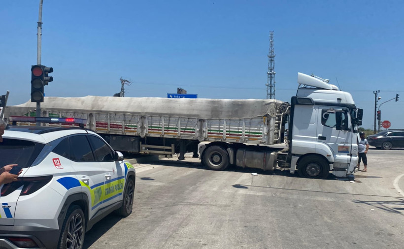D-400'de TIR dehşeti: İki otomobili birden altına aldı - Resim : 1