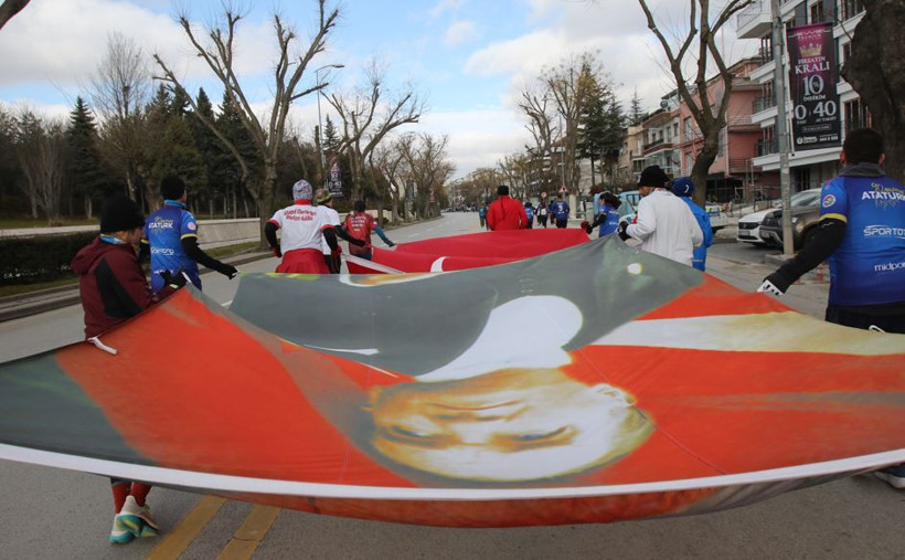 Atat&uuml;rk'&uuml;n izinde koştular! 90 yıllık gelenek Dilek ve Diyar'la ta&ccedil;landı - Resim : 3