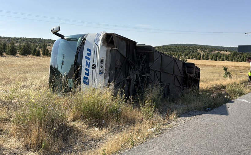 Yolcu otobüsü şarampole yuvarlandı: Çığlık çığlığa kaldılar: 20 yaralı - Resim : 3