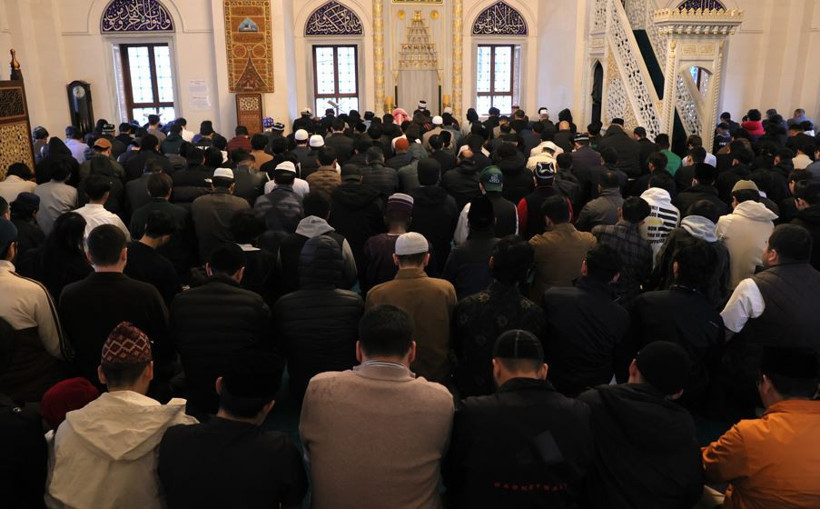 Japonya'da Bayram Namazı tam beş kez kılındı - Resim : 2