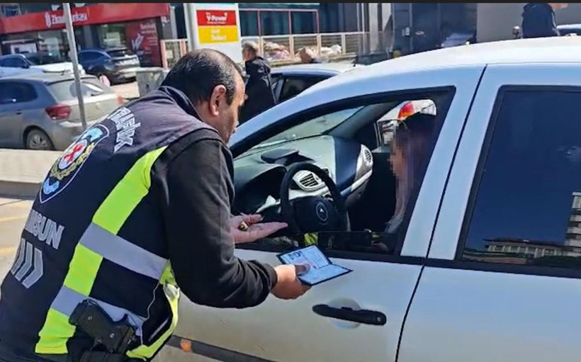 Yolcular itiraf etti: Sürücü kadın isyan etti: Korsan operasyonu - Resim : 1