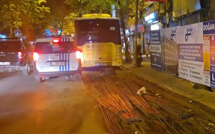 İnşaat demiri İETT otobüsüne alttan girdi: Kadın yolcunun uzvunu delip tavana saplandı - Resim: 8