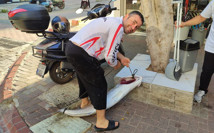 Yakaladı, poşetleyip sırtına koyup götürdü: Görenler gözlerine inanamadı - Resim : 4