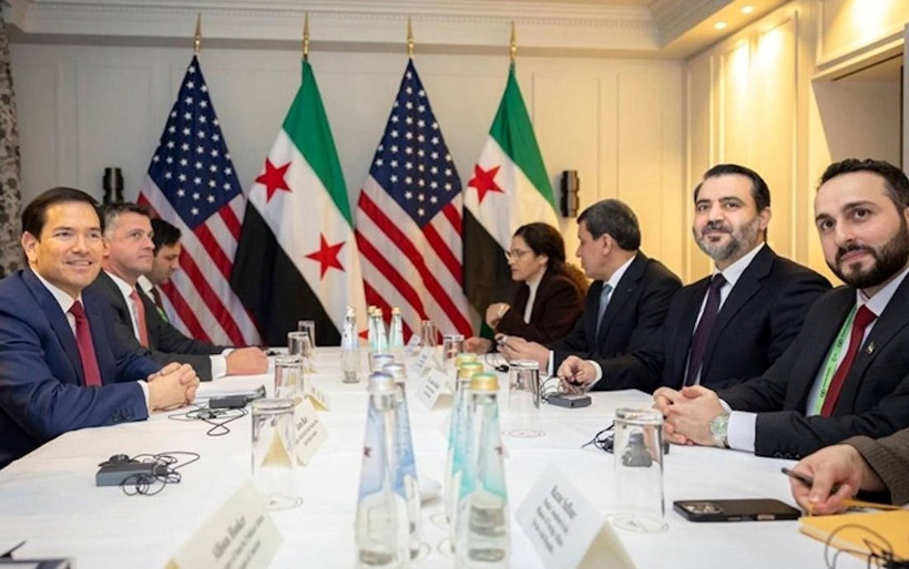 Mazlum Abdi’ye kravat taktırmak - Resim : 1