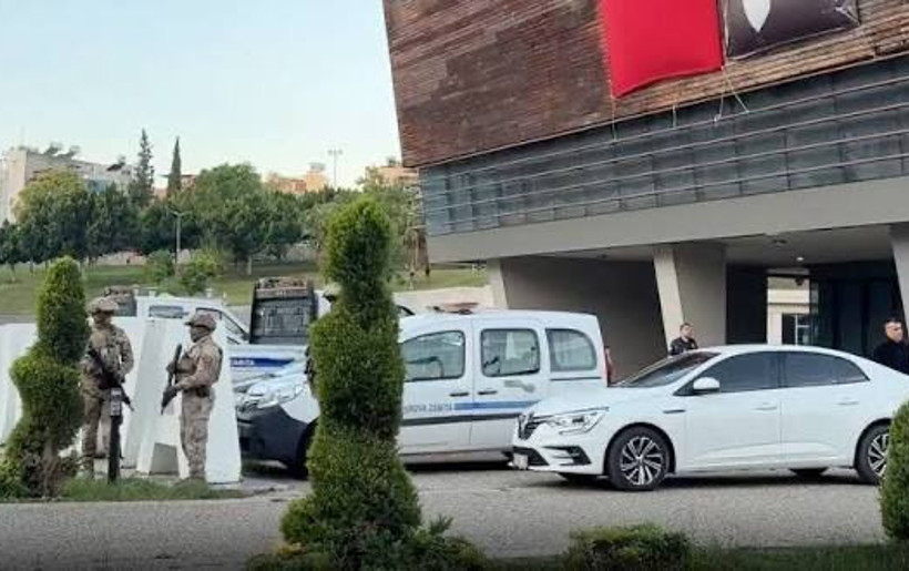 CHP Genel Sekreter Yardımcısı Soner Çetin'in evinde ruhsatsız silah bulundu - Resim : 2