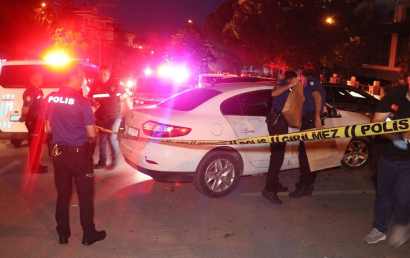 Eski sevgiliden kanlı saldırı: Otomobile pompalı tüfekle ateş etti: İki kız kardeş yaralandı - Resim : 3