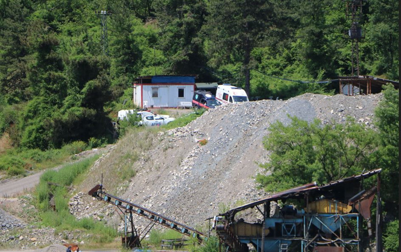 Çöküntü çok büyük, ilerleme zor: Bolu’da maden ocağında göçük: 350 metre derindeki işçiye ulaşılamıyor - Resim : 1