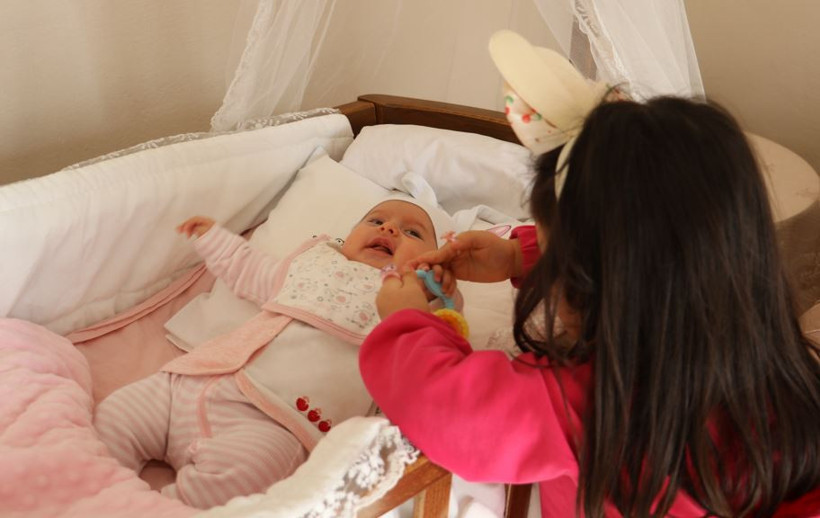 Polis babanın en zor g&ouml;revi: 2 milyon dolarlık umut: Kızını Yaşatmak İ&ccedil;in zamanla yarışıyor - Resim : 4