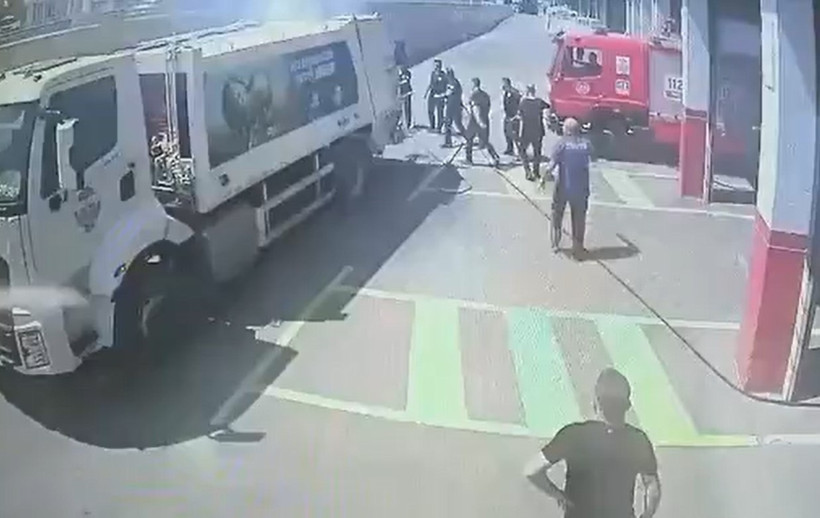 İtfaiyeciler bile gözlerine inanamadı: Alev alan kamyonla müfreze istasyonuna sığındı - Resim : 2