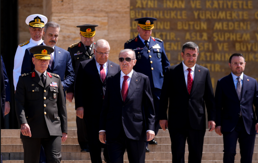 Cumhurbaşkanı Erdoğan ve Yüksek Askeri Şura Üyeleri Anıtkabir ziyareti gerçekleştirdi - Resim : 4