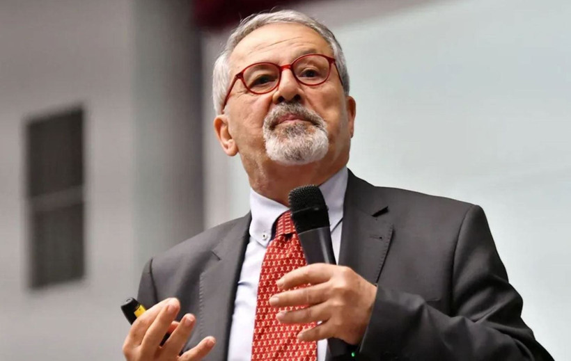 Şener Üşümezsoy’dan Naci Görür’e sert sözler: “Öz eleştiri yapmalı” - Resim: 2