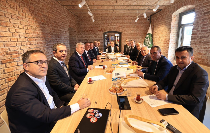 İstanbul’da Tarihi Kuyumcu Han, Şehir Araştırmaları Merkezi oldu, Mansur Yavaş açılışa katıldı - Resim : 1