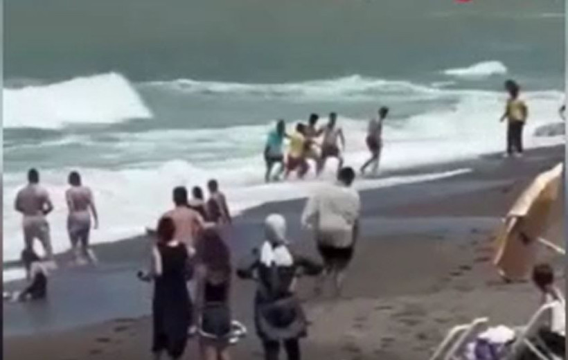 Dev dalgalar 3 kişiyi yutuyordu: Uyarılara aldırış etmediler - Resim: 12