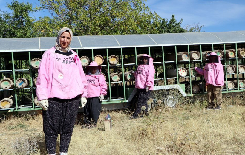 Bakteri ve virüslere karşı kalkan: ‘Pembe maskeli’ kadınlar kolları sıvadı - Resim: 4