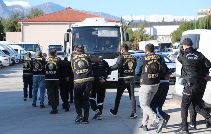 Sabah kapı çaldı, hayatının şokunu yaşadı: 192 milyon liralık kripto parayı sahte polisler soydu - Resim: 2