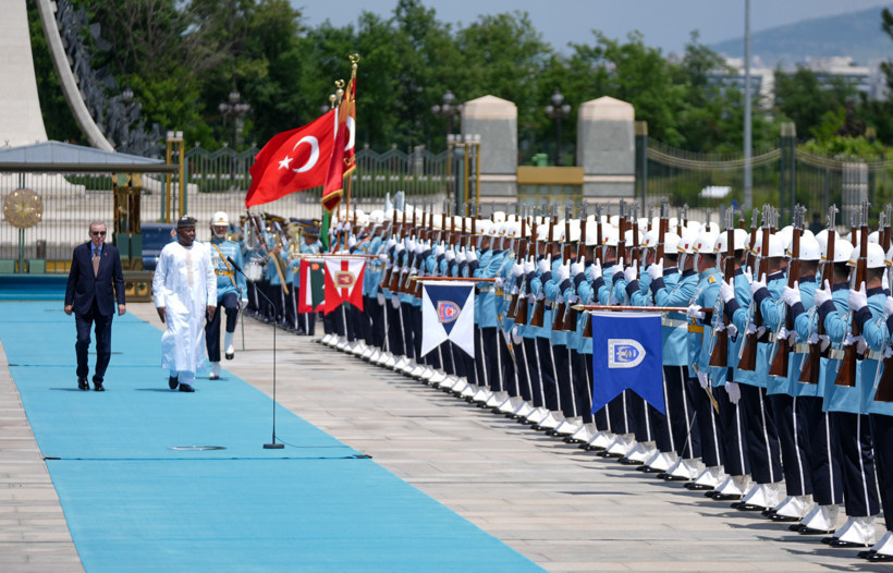 Cumhurbaşkanı Erdoğan, Nijer Cumhurbaşkanı Tchiani'yi resmi törenle karşıladı - Resim : 1