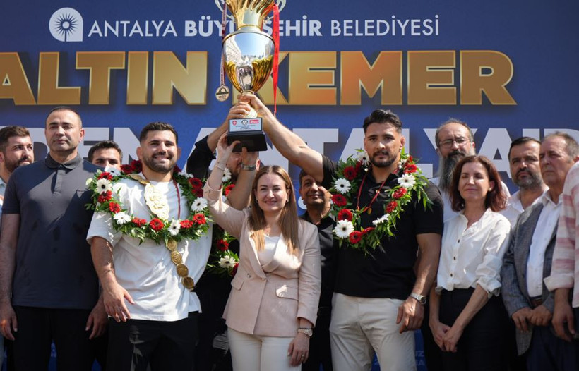 Er Meydanı'ndan Antalya sokaklarına: Altın kemerli şampiyona görkemli kortej - Resim : 3