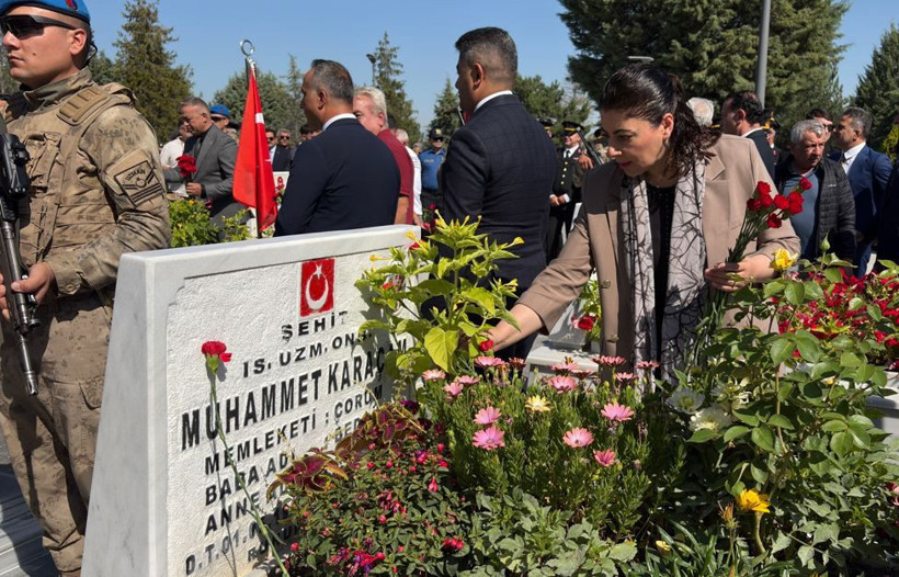 Zaferin yıldönümünde şehitlikte minnet ve dua yükseldi - Resim: 6