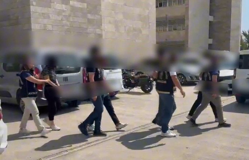 Filmleri aratmayan soygun: Kasalar dereye altınlar koltuğa: Milyonluk vurgunun detayları - Resim: 8