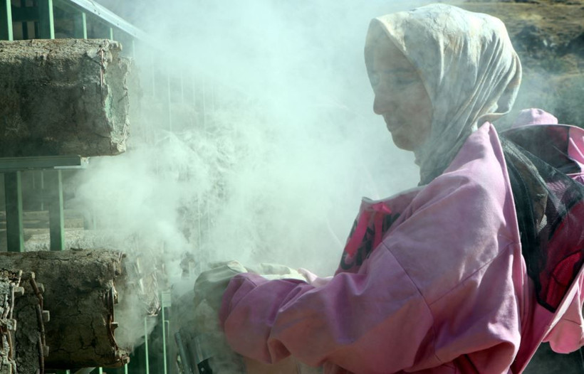 Bakteri ve virüslere karşı kalkan: ‘Pembe maskeli’ kadınlar kolları sıvadı - Resim: 6