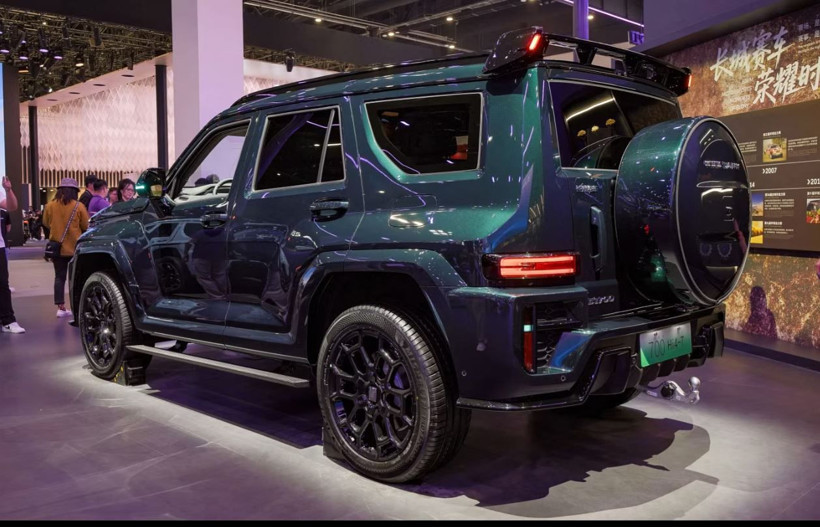 Tank görünümünde: Süper otomobil yolda - Resim: 2