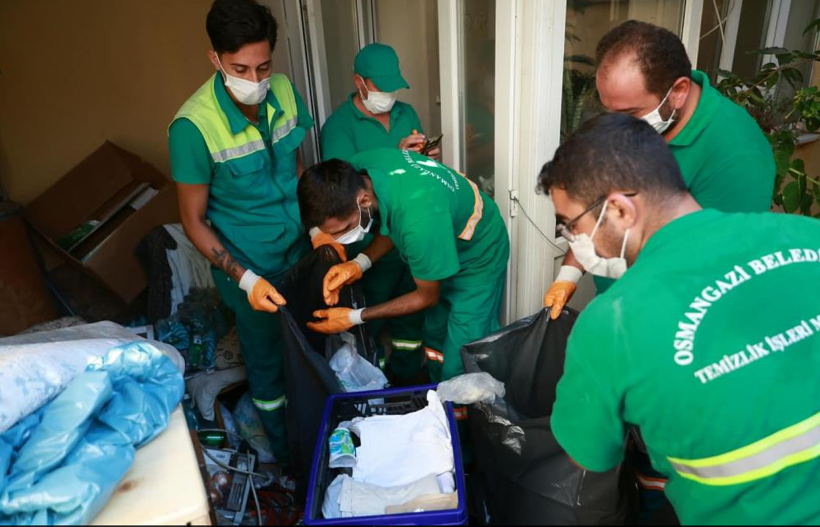 Bursa’da Osmangazi Belediyesi çöp eve müdahale etti - Resim : 2