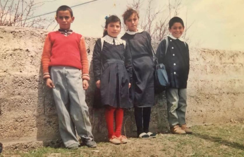 Topu ve şortu kendisinden büyük minik çocuk kim? Bugün milyonların izlediği Uzak Şehir'in yıldız oyuncusu - Resim: 10