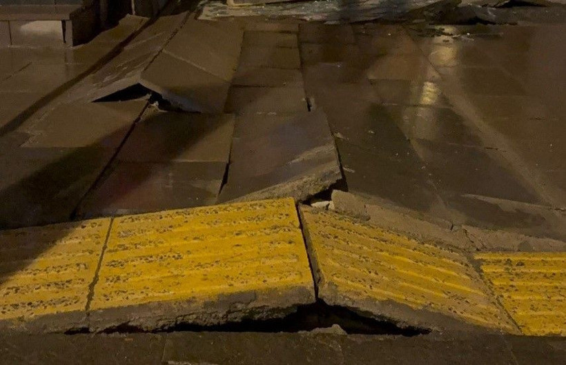 Hakkari’de zemin kayması alarmı: 6 bina tahliye edildi - Resim: 4