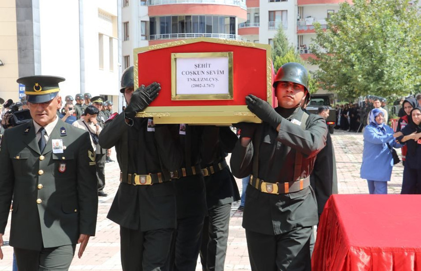Elazığ şehidini kalbine gömdü - Resim: 12