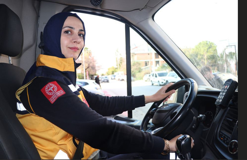 Direksiyonda bir kadın, kabinde bir hayat: Ambulans şoförü Gülser’den kadınlar gününe mesaj - Resim : 3
