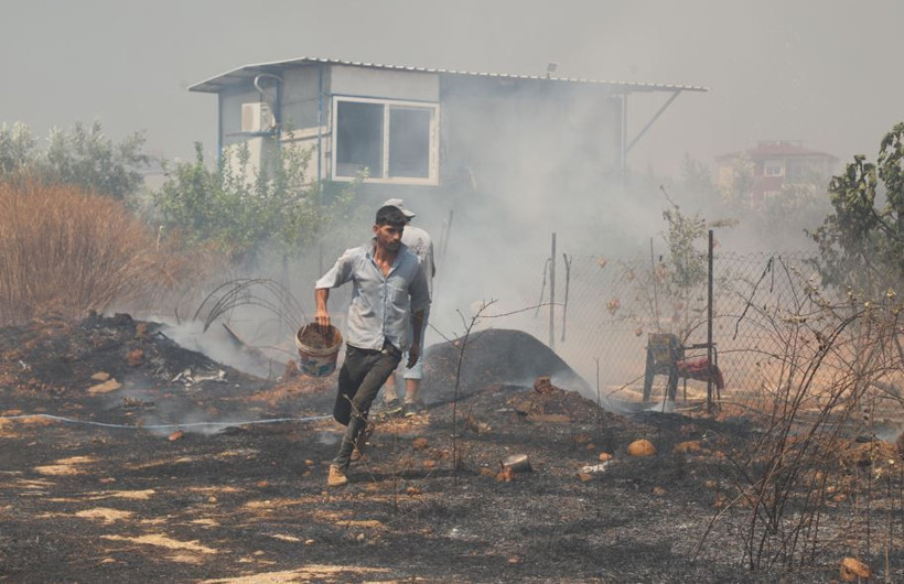 “Kim yaktıysa gözü kör olsun” dedi: Yaşlı kadını komşular teselli etti - Resim: 9