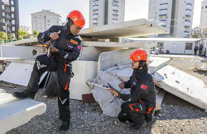 Dünyada ilk kez Türkiye'de: Enkazın derinliklerine fareler girecek - Resim : 8