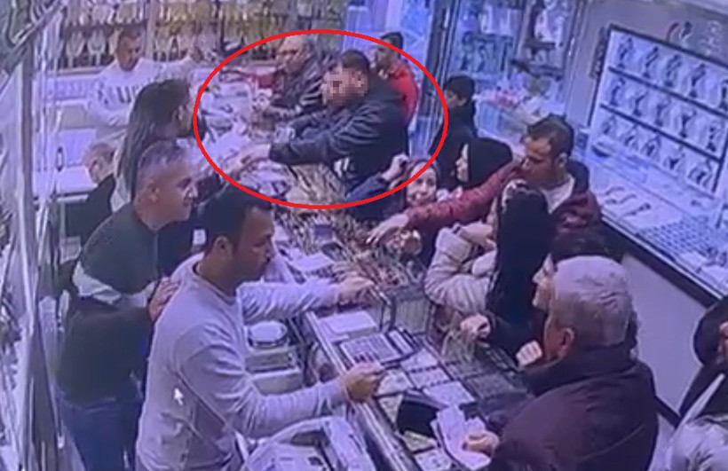 Mersin&rsquo;de kumar borcu hırsızlığa s&uuml;r&uuml;kledi: &Ccedil;aldığı altınları da ka&ccedil;arken d&uuml;ş&uuml;rd&uuml; - Resim : 2
