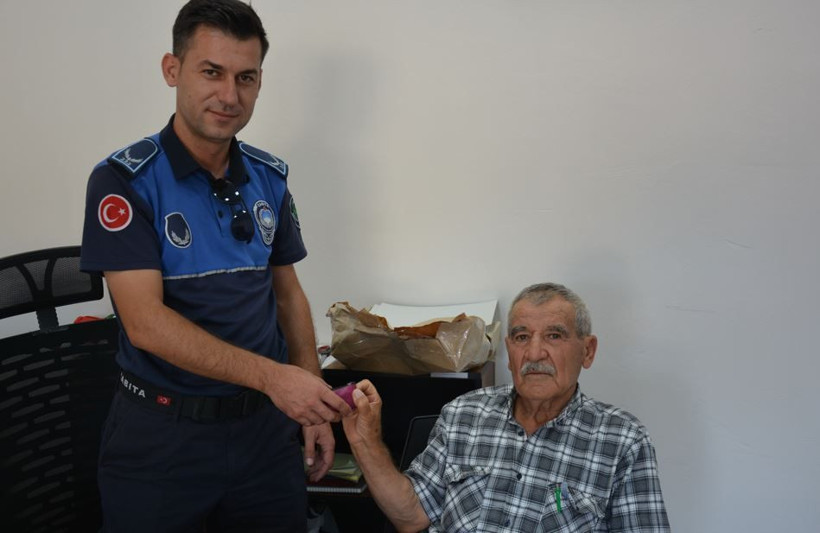 Kıbrıs Gazisinden insanlık dersi: Bulduğu altınları teslim etti: 400 bin lira değerinde - Resim: 1