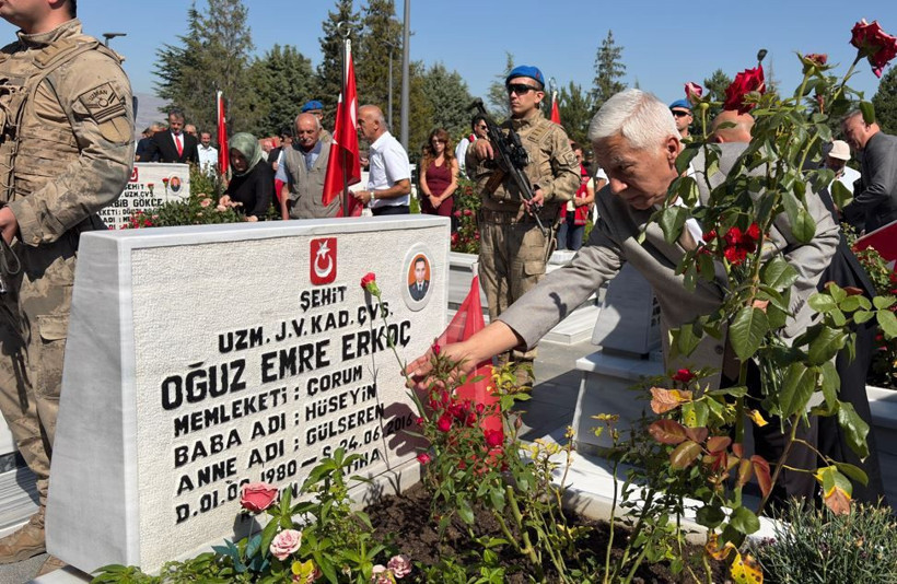 Zaferin yıldönümünde şehitlikte minnet ve dua yükseldi - Resim: 8