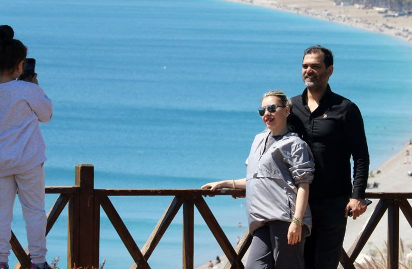 Antalya’da yaz erken geldi: Sahilde adım atacak yer kalmadı - Resim: 9