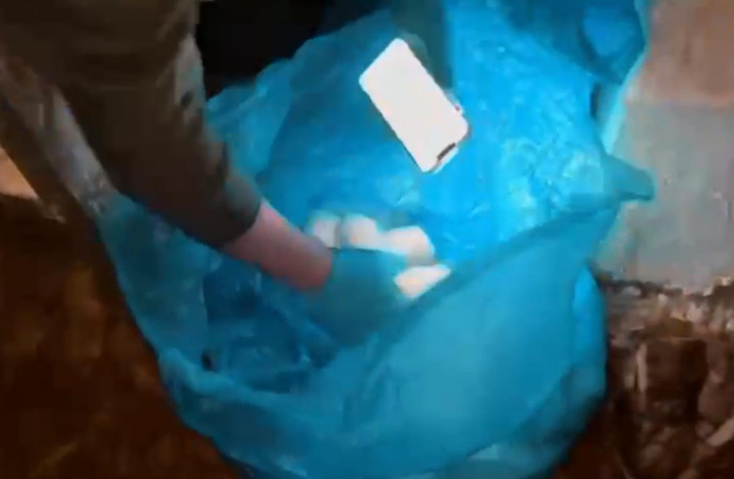 Tekirdağ&rsquo;da sokak satıcılarını planı &ccedil;&ouml;p torbasında bozuldu: &Ccedil;ok sayıda uyuşturucu hap ele ge&ccedil;irildi - Resim : 3