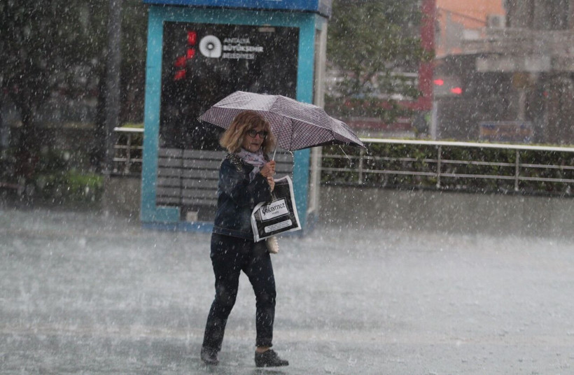 Meteoroloji 'dikkat' diyerek uyardı: Sıcaklıklar bir anda çakılacak, sağanak yağış geliyor - Resim: 9