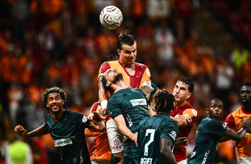 Ahmet Çakar’dan Galatasaray'ın yıldızına yaylım ateşi: Tatilden hala dönememiş - Resim: 2